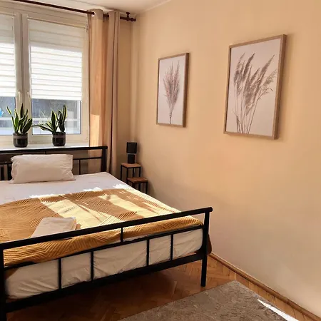 Ohmyhome-Plac Zawiszy Warsaw Exterior photo